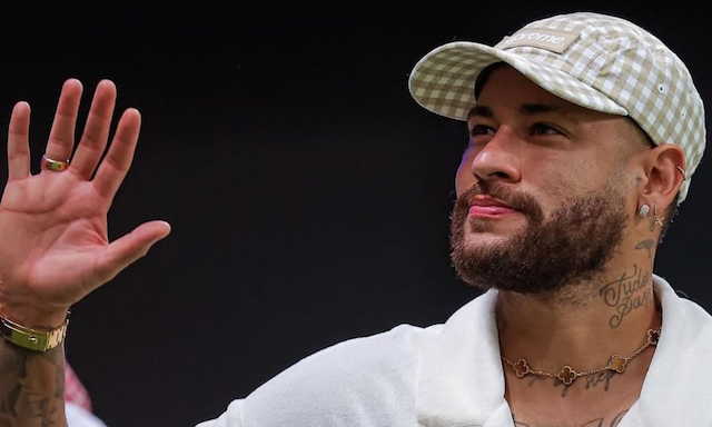 Neymar se apresenta no Santos após 12 anos: 'Princípe está de volta'