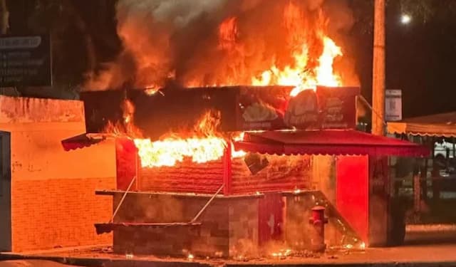 Lanchonete é destruída por incêndio em Salvador; dono iniciou vaquinha