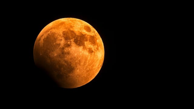 Primeiro eclipse total da lua acontece nesta sexta-feira 