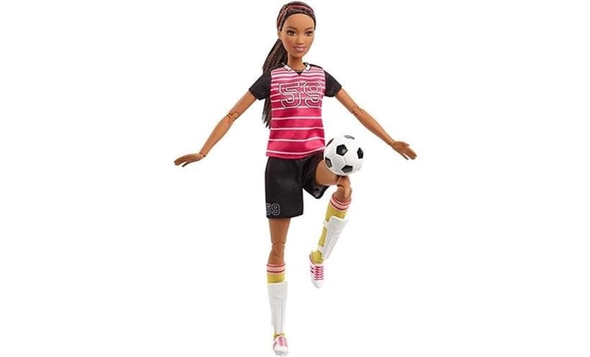 No clima da Copa do Mundo de Futebol Feminino, Barbie lança boneca jogadora de futebol