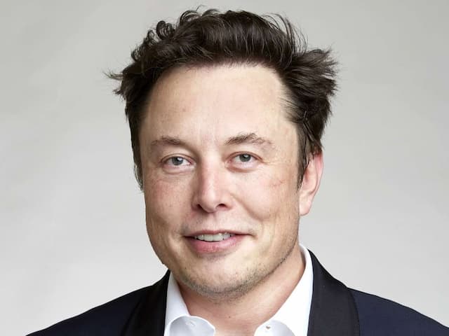 Idosa se apaixona por falso Elon Musk e leva golpe de R$ 154 mil