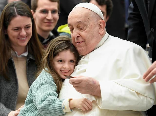 Papa tem 'ligeira melhora', diz Vaticano: 'O coração segue forte'