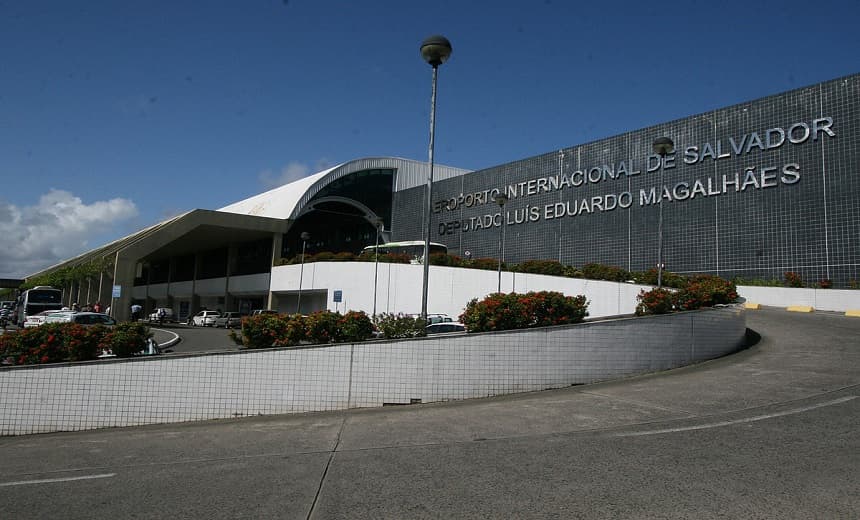 SUSTO: Parte de cobertura do aeroporto de Salvador desaba e deixa duas pessoas feridas