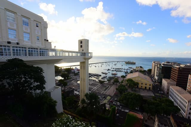 Elevador Lacerda registra recorde de passageiros no sábado de Carnaval