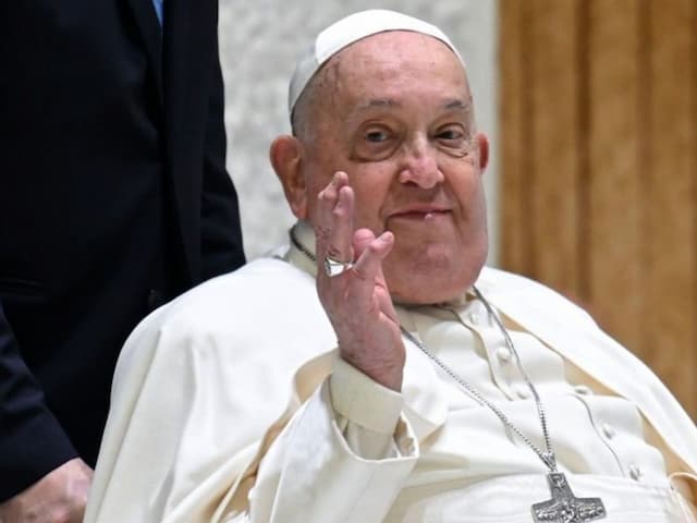 Papa Francisco tem noite tranquila no hospital após crise de asma