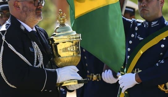 Coração de D. Pedro I chega ao Brasil para comemorações do 7 de setembro