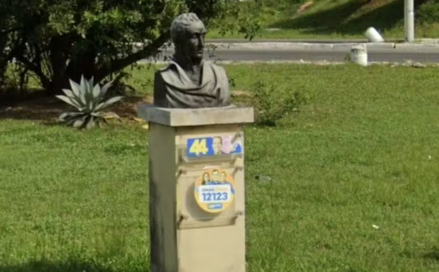 Busto de Simón Bolívar desaparece na Boca do Rio, em Salvador 