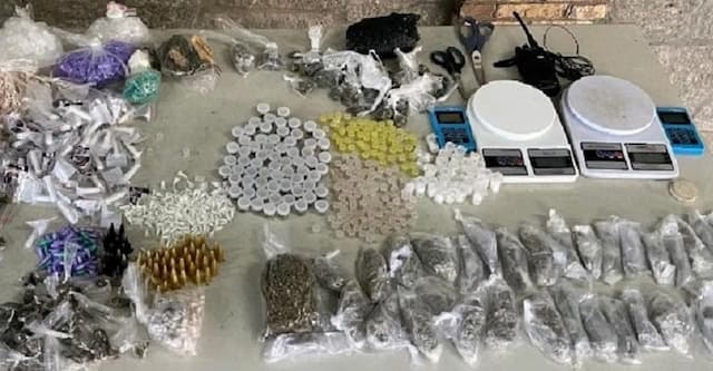 PMs apreendem maconha, cocaína e crack no Arraial do Retiro, em Salvador