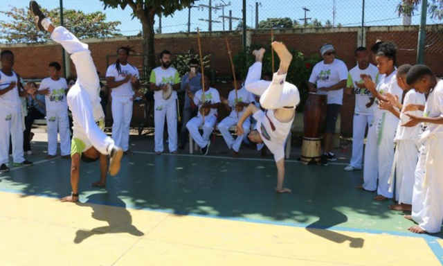 Grupo de capoeira realiza intercâmbio cultural com alemães em Camaçari