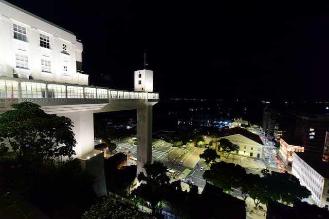 Elevador Lacerda é reinaugurado pela Prefeitura após requalificação