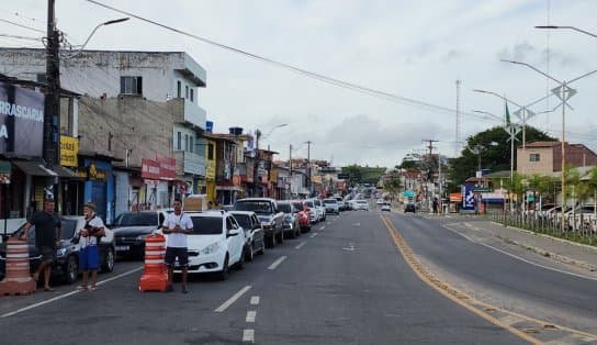 Motoristas enfrentam mais de três horas na fila do ferry-boat em Itaparica