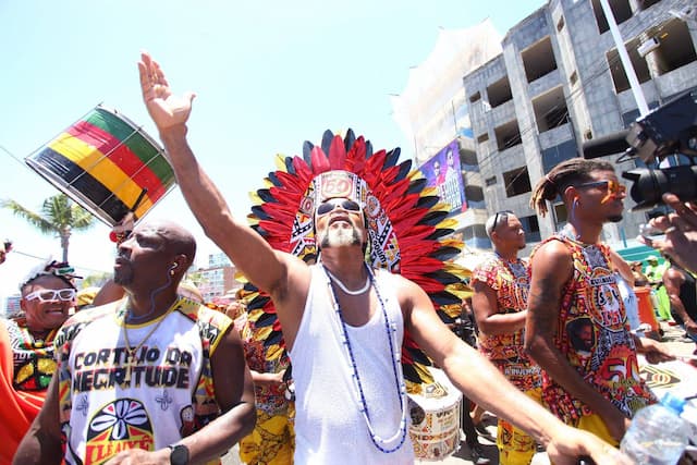 Carlinhos Brown se apresenta no Arrastão da Quarta-Feira de Cinzas