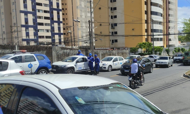 Instalações de lava a jato são flagradas com 'gato' de água em Salvador