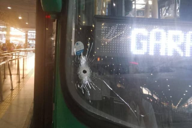 Ônibus é atingido por bala perdida no Cabula; ninguém ficou ferido