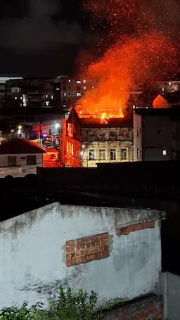 Incêndio no Santo Antônio Além do Carmo