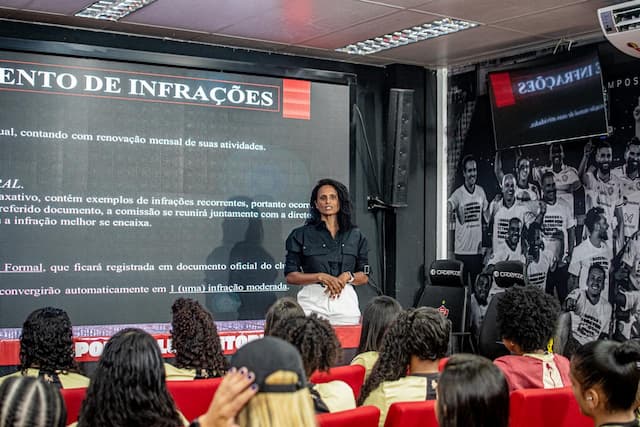 Vitória Feminino volta aos trabalhos e se prepara para disputas de 2025