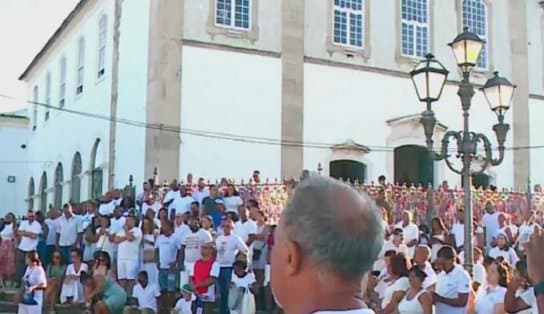 Devotos e turistas vão à Igreja do Bonfim na 'Sexta-Feira da Gratidão' 