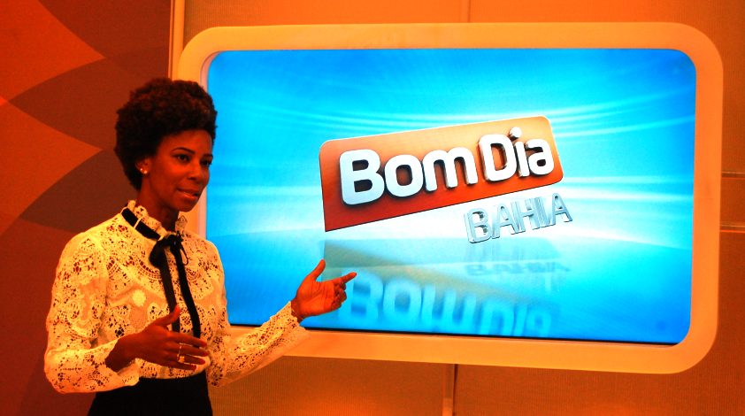 Rita Batista estreia novo Bom Dia Bahia com interatividade e foco no  corujão do transporte público | Aratu On