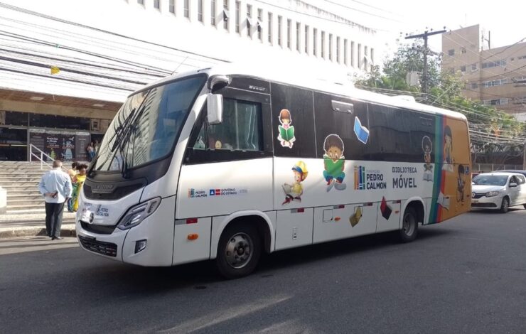 Biblioteca Anísio Teixeira será reaberta com dois novos ônibus da biblioteca móvel