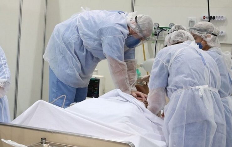 Com quase 205 mil casos de Covid-19 em 24 horas, Brasil bate recorde diário; total de infectados totaliza 23.416.748