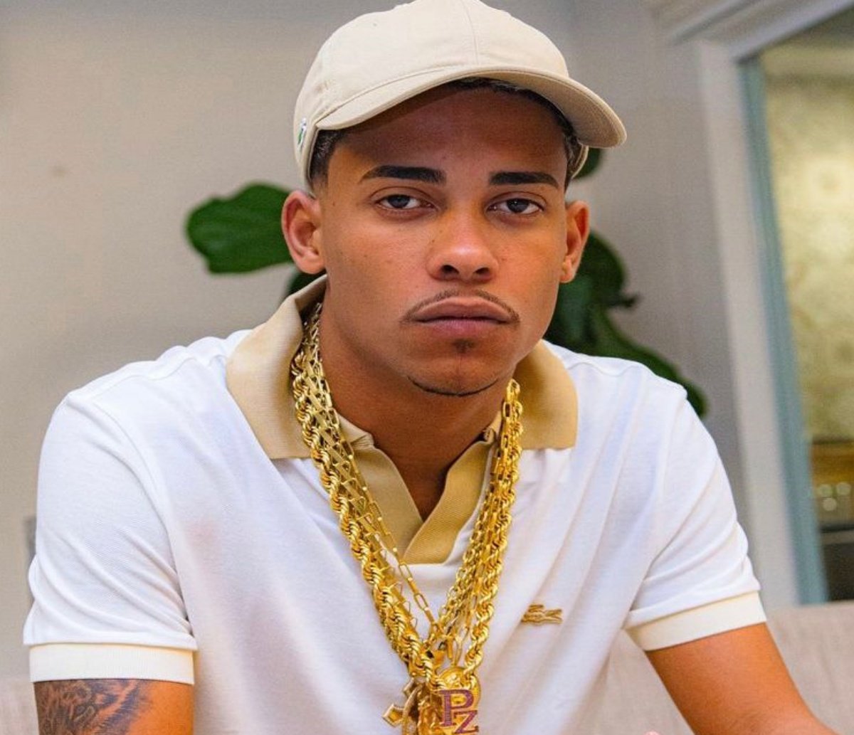 Ostentando armas, traficantes do BDM ameaçam MC Poze, que tem show