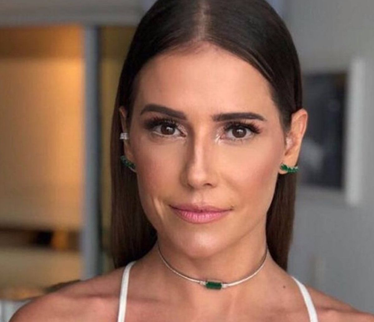 Sem Citar Nome Deborah Secco Assume Que Já Se Envolveu Em