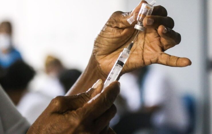 Vacinação contra Covid é ampliada para pessoas com comorbidades nesta terça-feira; confira