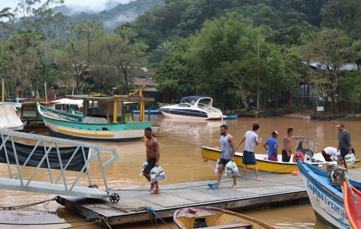 Tragédia em São Sebastião: moradores estão sem água potável há quatro dias