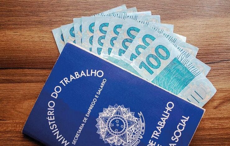 Sal&aacute;rio m&iacute;nimo deve ter novo reajuste no dia 1&ordm; de maio; valor atual &eacute; R$ 1.302