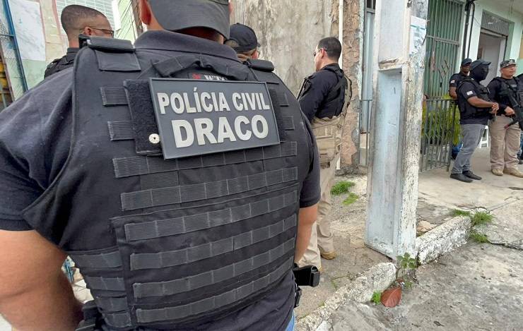 Ex-PM envolvido em extors&otilde;es morre em confronto com policiais civis em Lauro de Freitas