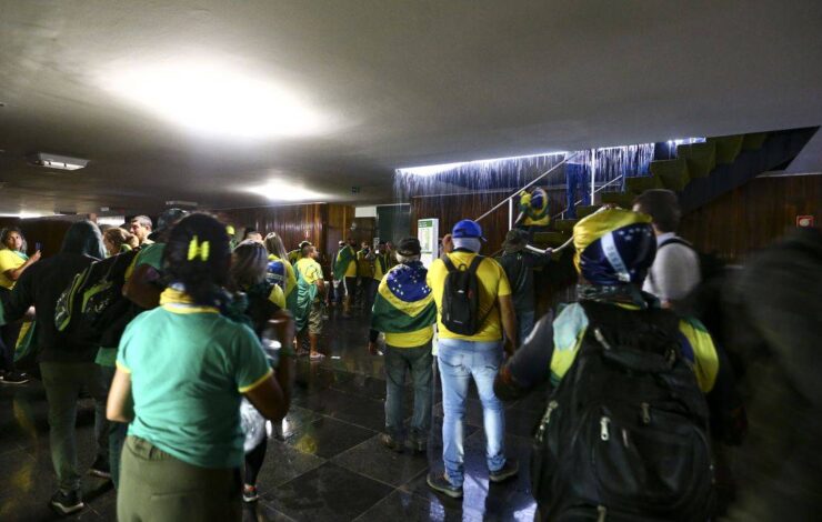 GSI divulga imagens do dia da invas&atilde;o no Pal&aacute;cio do Planalto