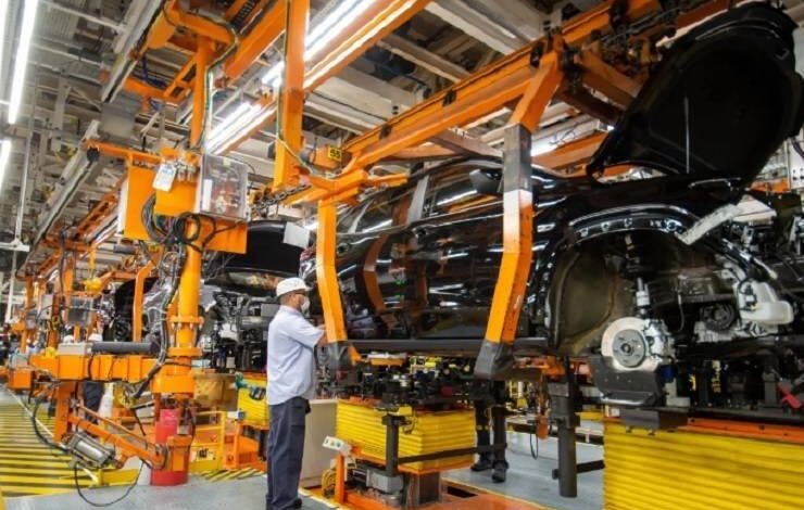 Queda de impostos pode aumentar venda de carros novos em at&eacute; 300 mil ve&iacute;culos, segundo Anfavea