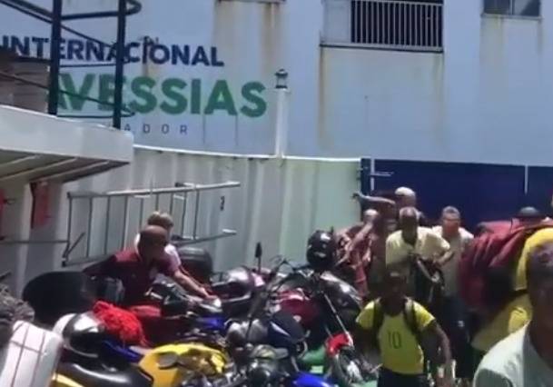 Usu&aacute;rios do sistema ferry boat reclamam de atrasos nas viagens nesta quinta-feira