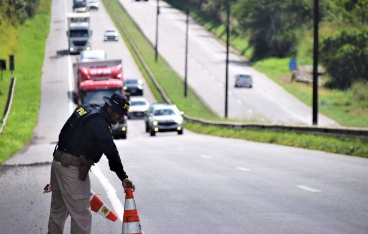 Mais de 1.600 veículos foram flagrados em alta velocidade no feriado do Dia do Trabalho