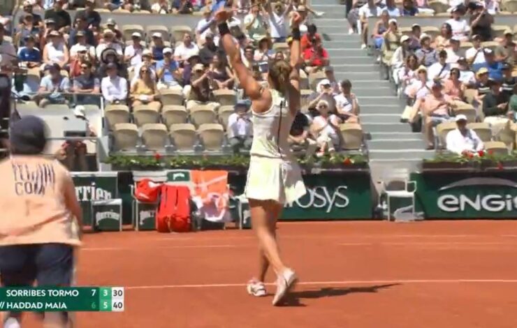 Bia Haddad vence espanhola, vai às quartas de final de Roland Garros e  quebra marca de 55 anos