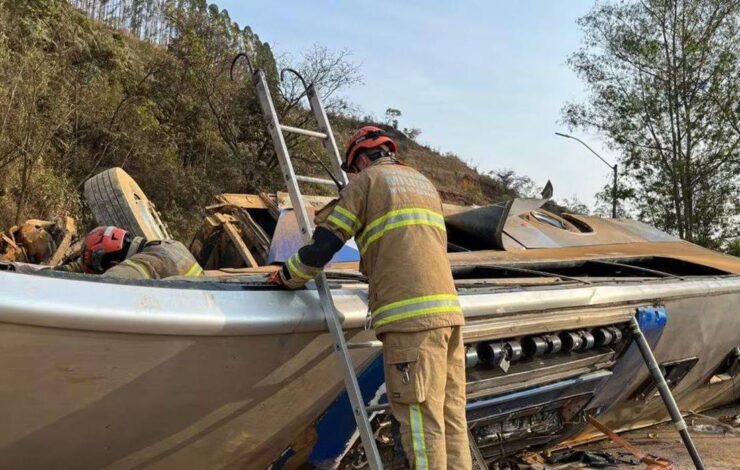 Sete pessoas morrem em acidente envolvendo ônibus com torcedores do Corinthians