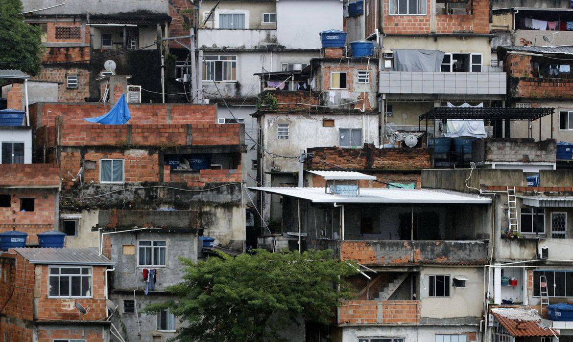 O mês mais quente da história acende um alerta para as favelas