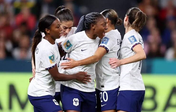 Mesmo com reservas, França vence jogo de nove gols com Panamá e