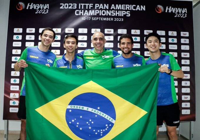 Primeiro jogo do time feminino de Tênis 