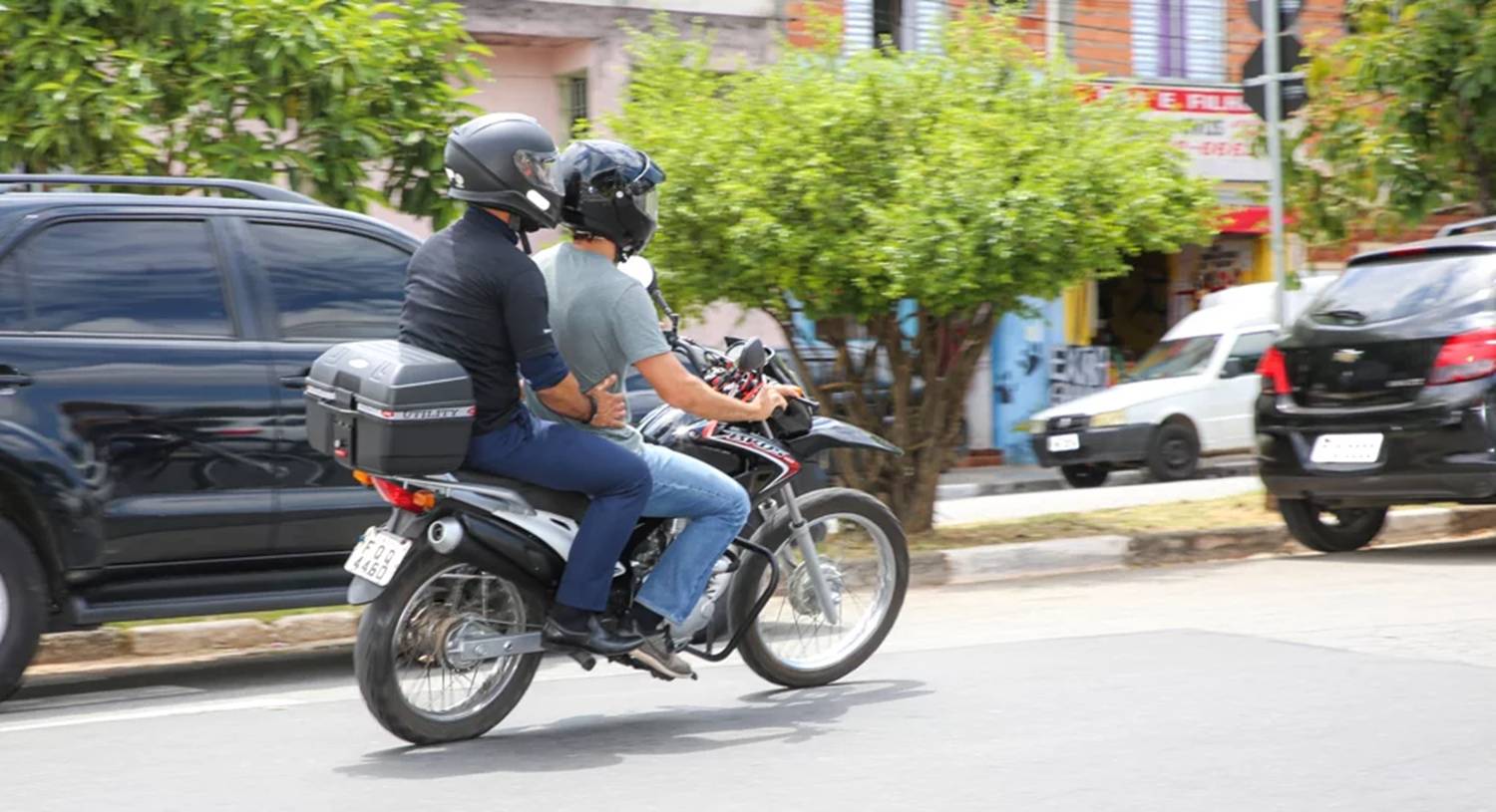 Eventos religiosos e esportivos alteram trânsito em Salvador