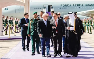Lula desembarca na Arábia Saudita onde apresenta projetos de investimento