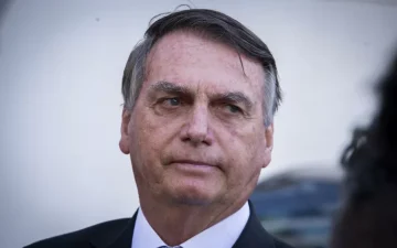 STF mantém multa de R$ 20 mil a Bolsonaro por reunião com embaixadores