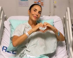 Ivete Sangalo é internada com pneumonia, mas tranquiliza: 'estou bem'