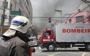 Bombeiros encerram trabalhos três dias após incêndio na região do Brás